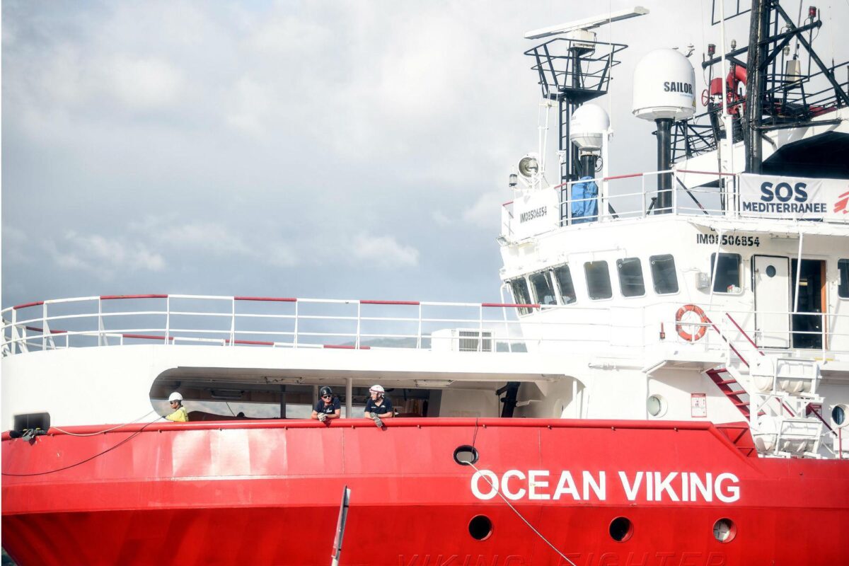 ONG e migranti, Ocean Viking a Bari: problemi nei soccorsi
