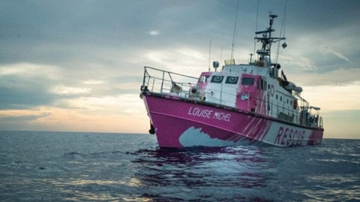 ONG, nave umanitaria di Banksy: la storia della “capitana” Pia Klemp